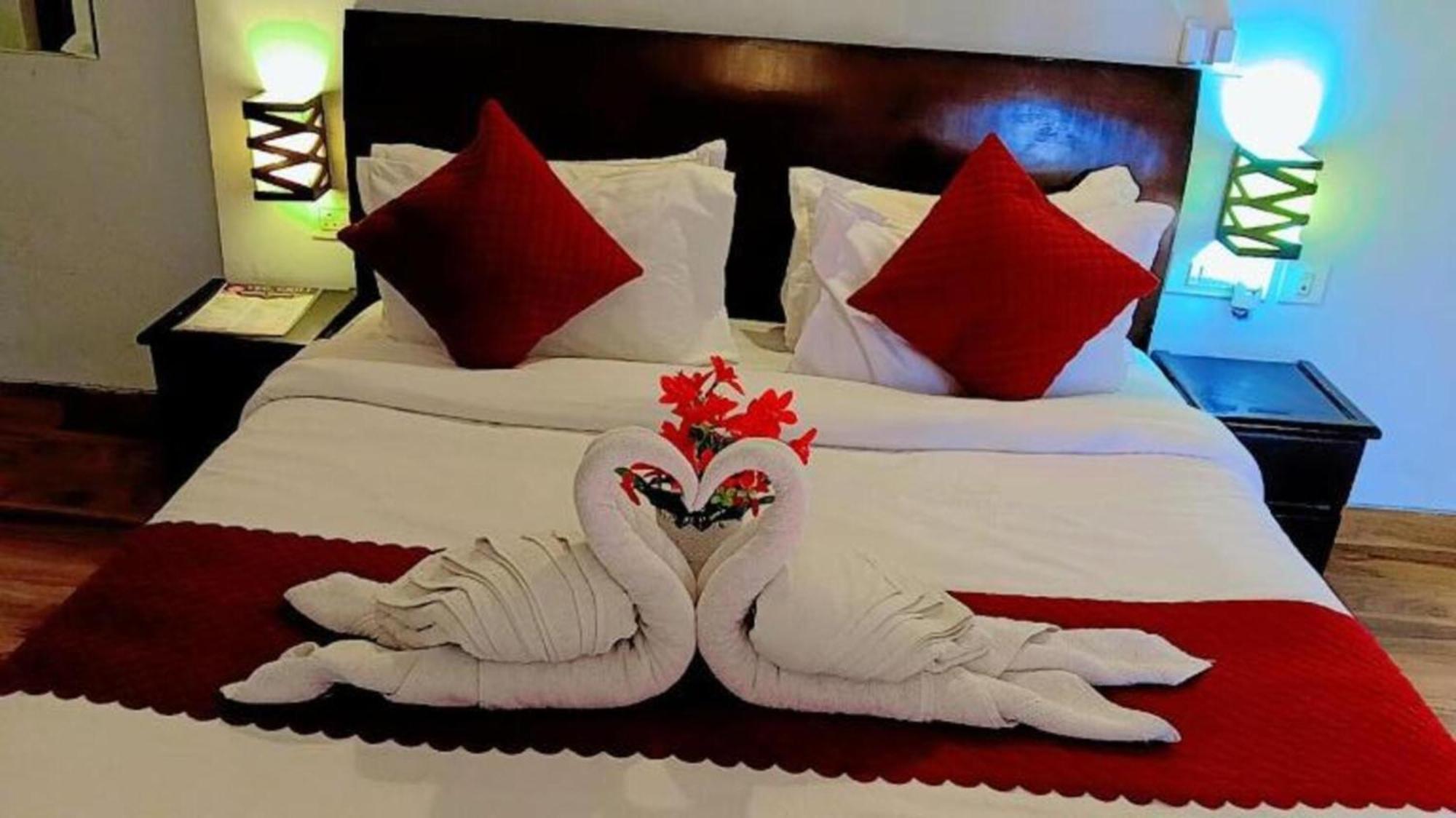 Vrindavan Dreams Hotel And Suites Zewnętrze zdjęcie