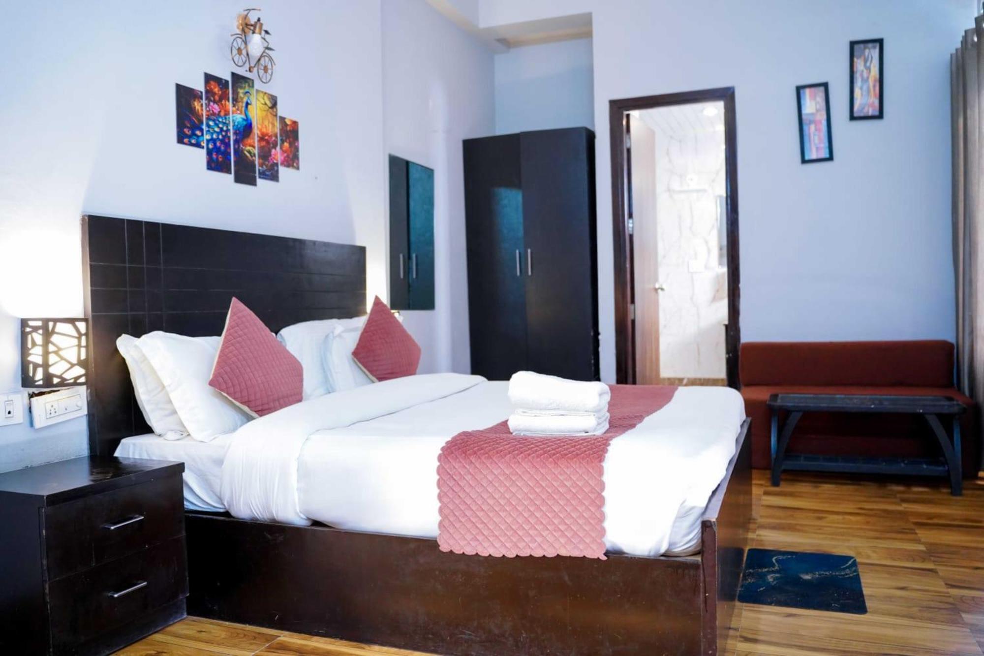 Vrindavan Dreams Hotel And Suites Zewnętrze zdjęcie
