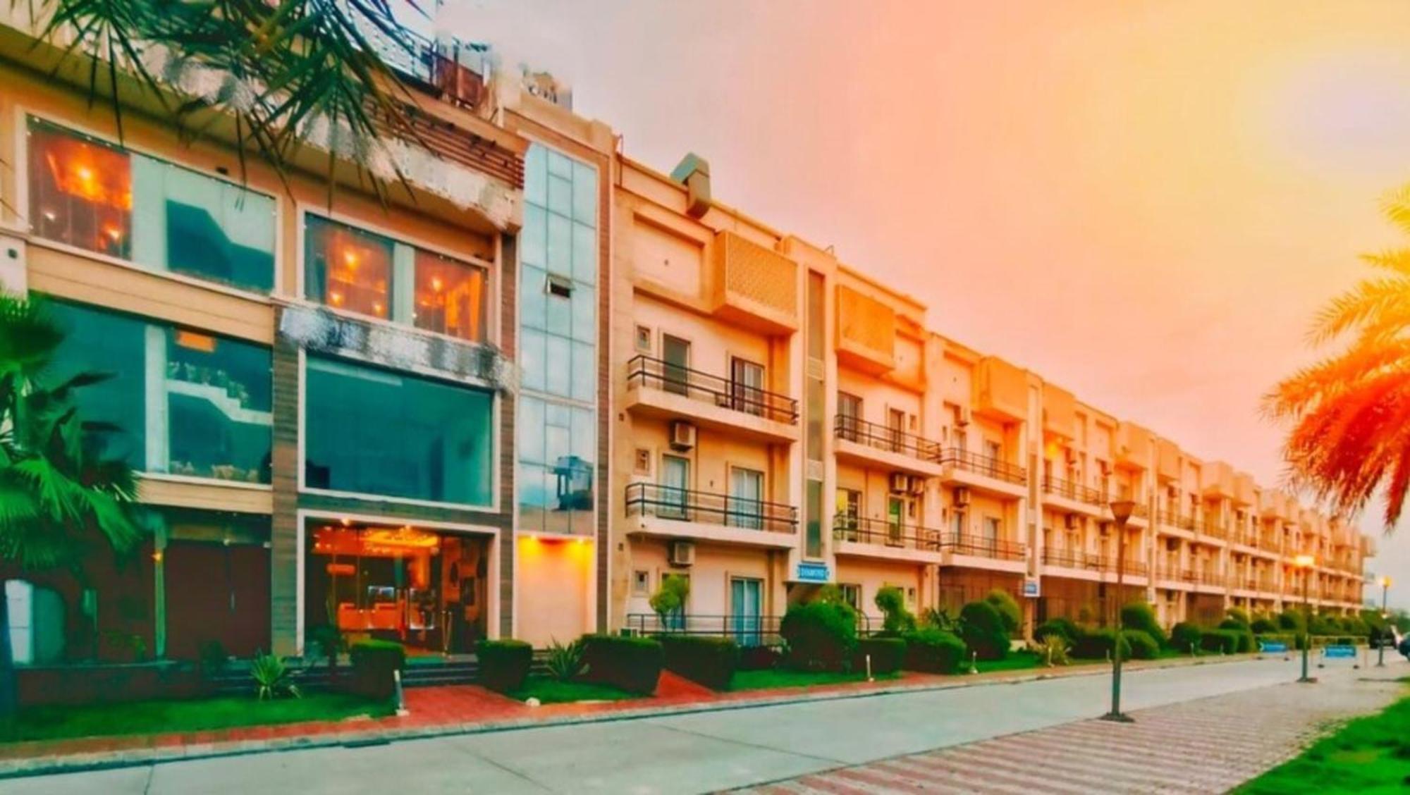Vrindavan Dreams Hotel And Suites Zewnętrze zdjęcie