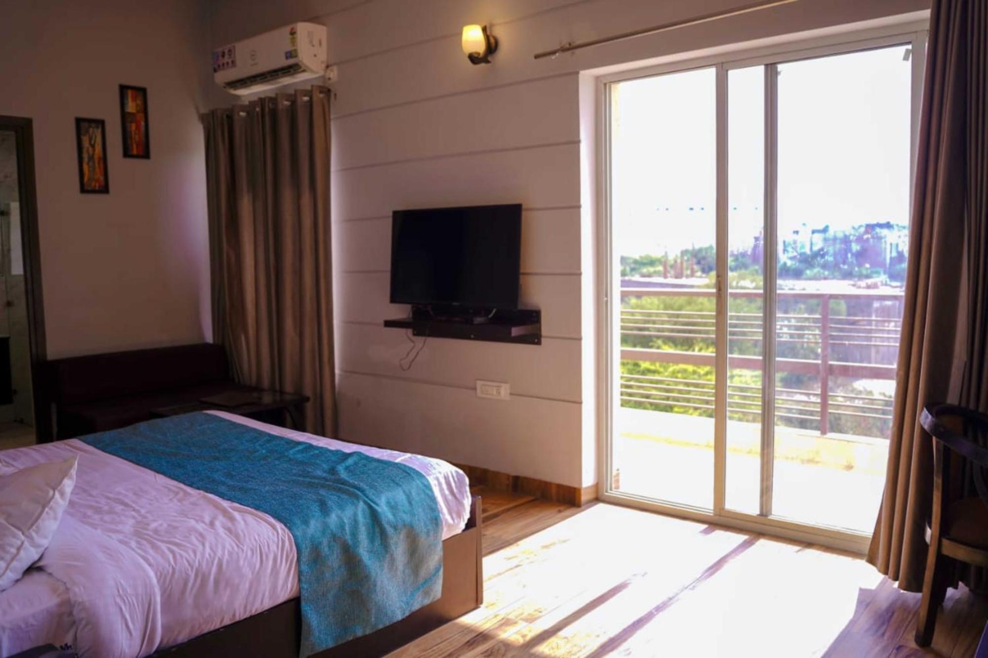 Vrindavan Dreams Hotel And Suites Zewnętrze zdjęcie