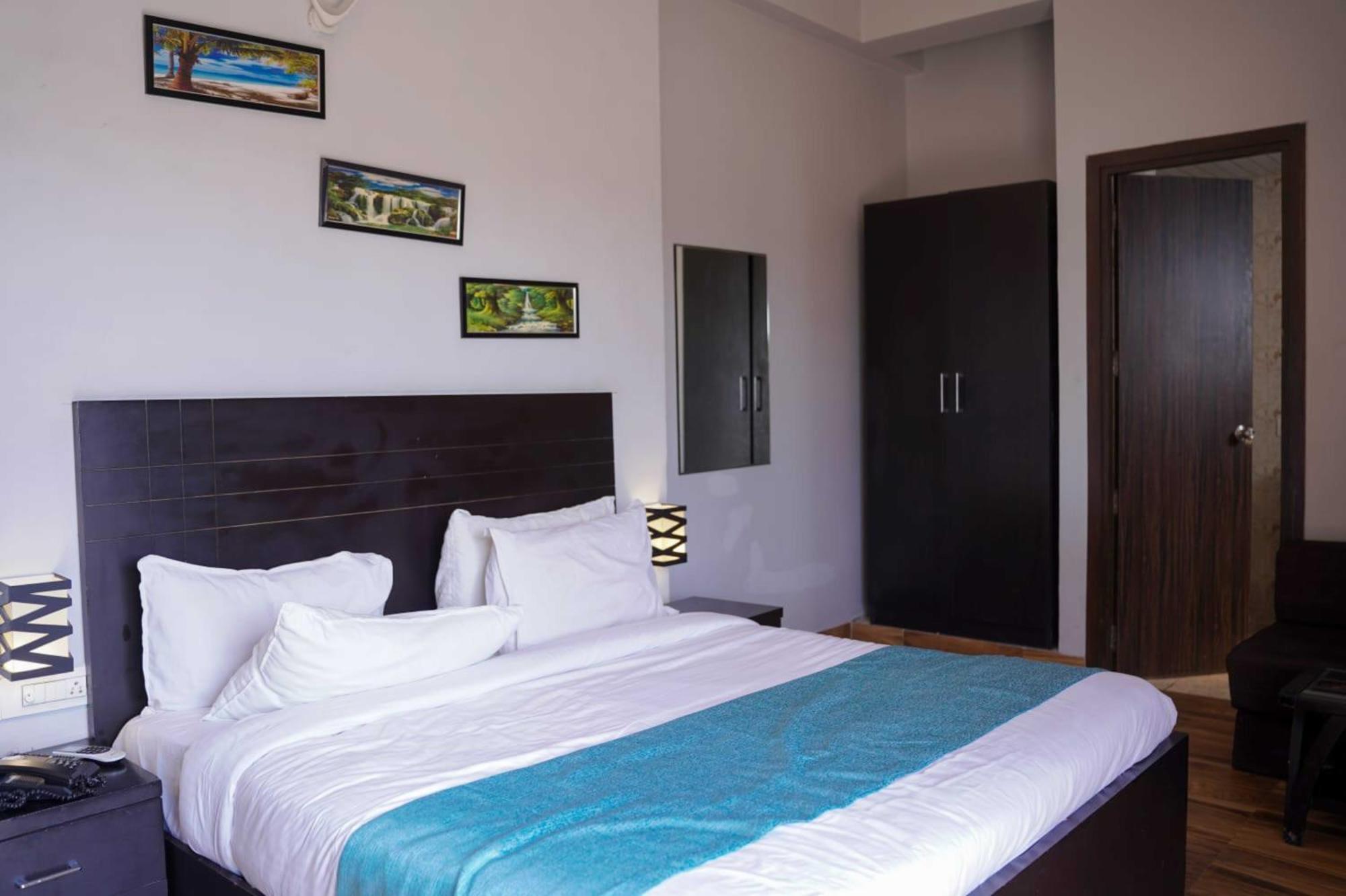 Vrindavan Dreams Hotel And Suites Zewnętrze zdjęcie