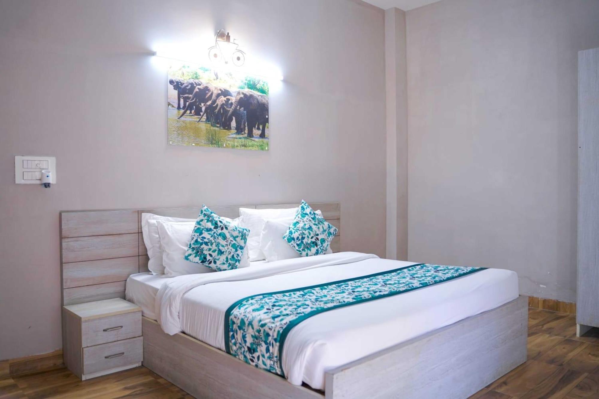 Vrindavan Dreams Hotel And Suites Zewnętrze zdjęcie